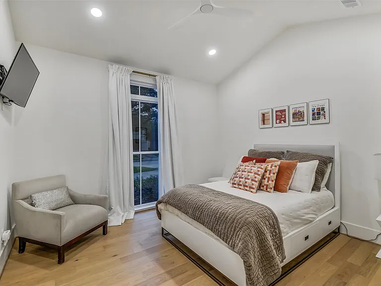 9411 Millbury Dr — Photo 29