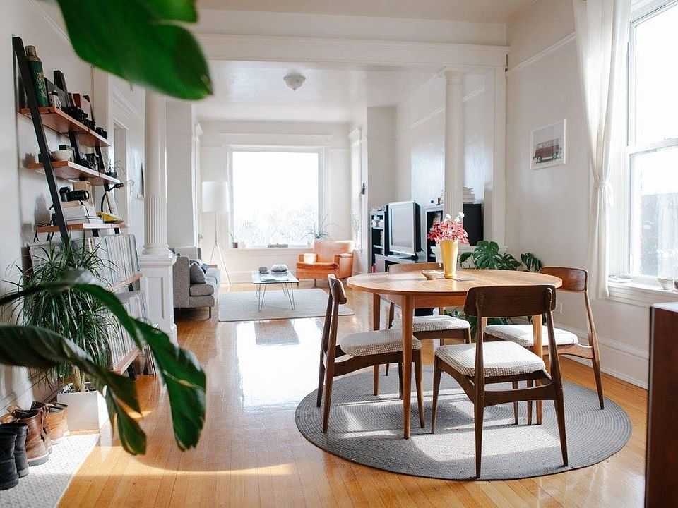 2nd image of 1534 N Oakley Blvd #7