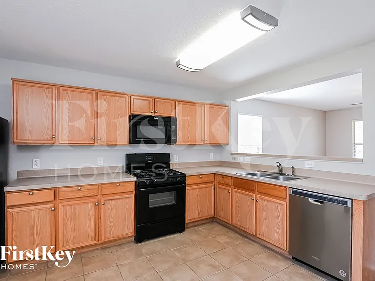 8143 Chancewood Ln — Photo 4