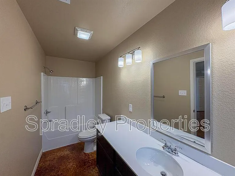 1004B Kerr Ct — Photo 11