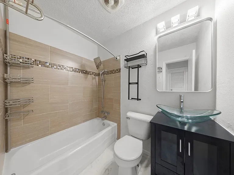 2401 Manor Rd #123 — Photo 6
