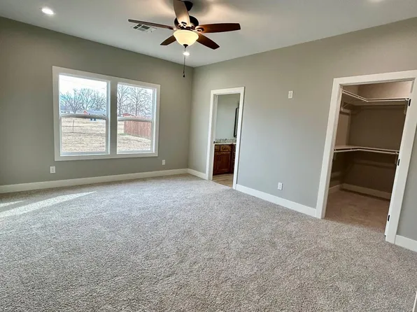 504 N Edgewood Dr, Coffeyville, KS 67337