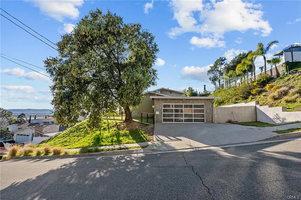 Building Photo - 8013 Hollywood Way