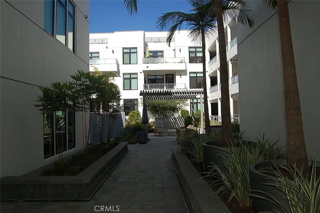 2 bed, 1220 sqft, $4,500 — Photo 4