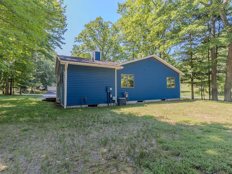 4015 Holiday North Ct — Photo 31