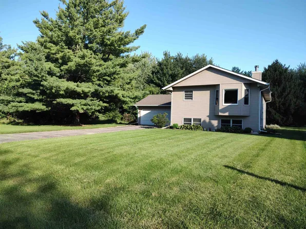 135 Liverpool Dr SE, Poplar Grove, IL 61065