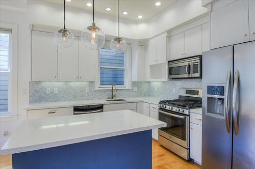 2nd image of 806 Hayes St #1