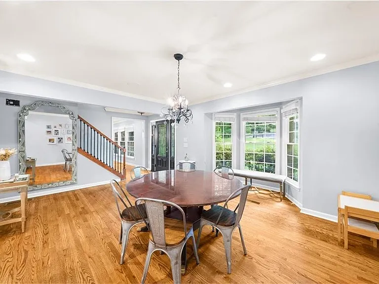 5667 Colton Dr — Photo 9