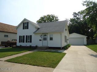 408 2nd St SW, Watertown, SD 57201