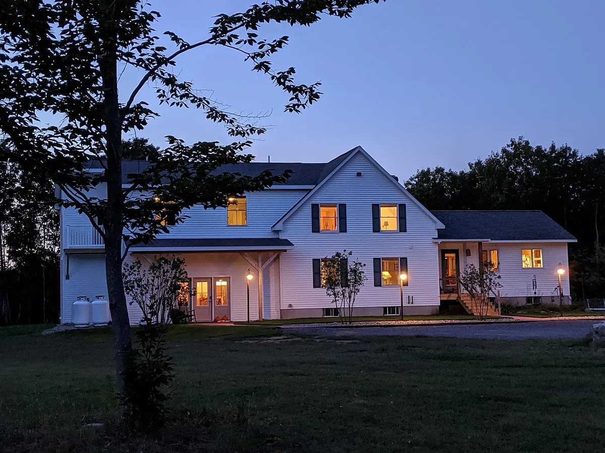 Building Photo - 2 22 Woods Rd W #2