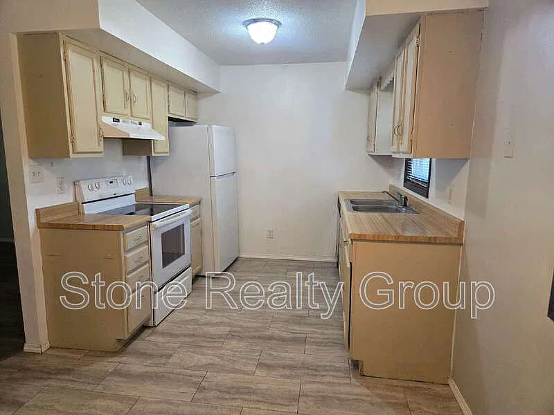 2 bed, 1.5 bath, $1,050 — Photo 4