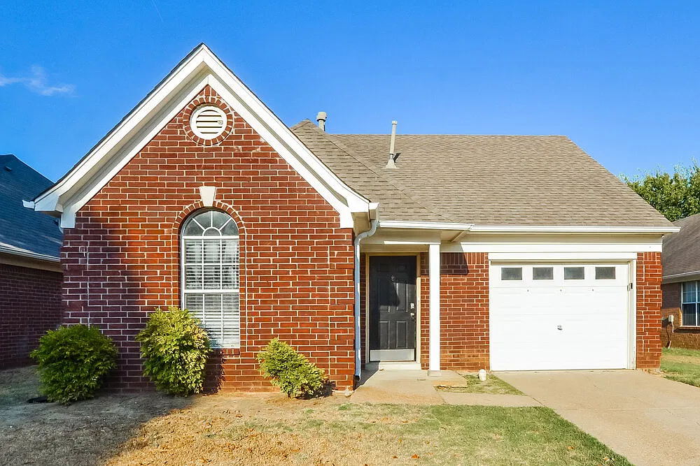 3 bed, 2.0 bath, 1252 sqft, $1,700 — Photo 1
