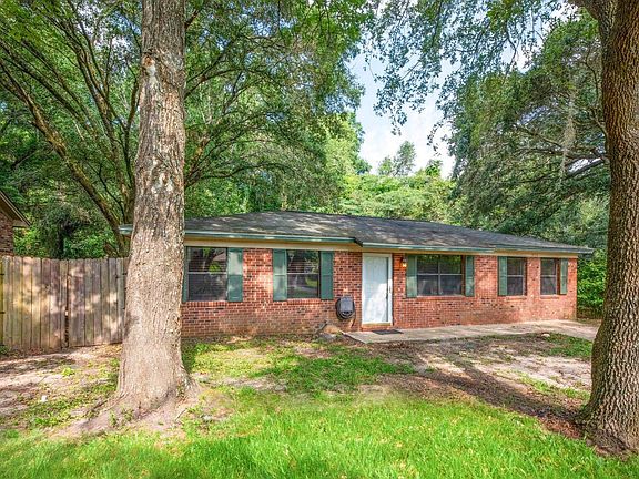 3rd image of 3733 Wood Hill Dr