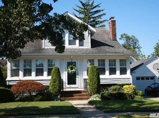 20 Raymond St, Rockville Centre, NY 11570