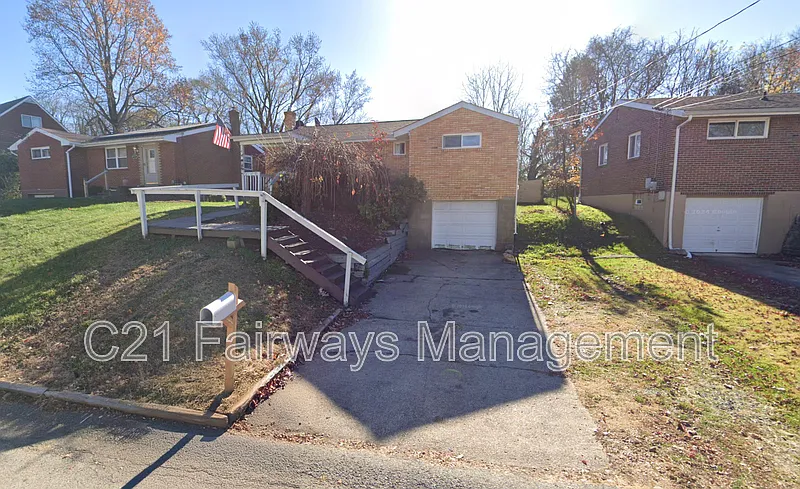 569 Guylyn Dr photo 1