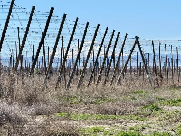 Nka Yost Rd, Toppenish, WA 98948