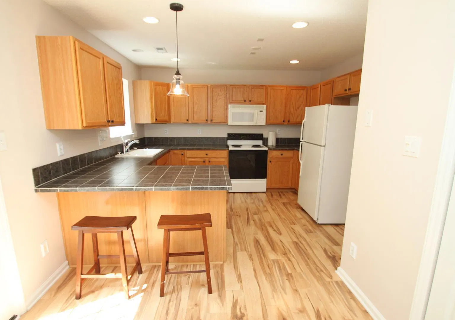 2 bed, 2.5 bath, 1450 sqft, $1,750 — Photo 4