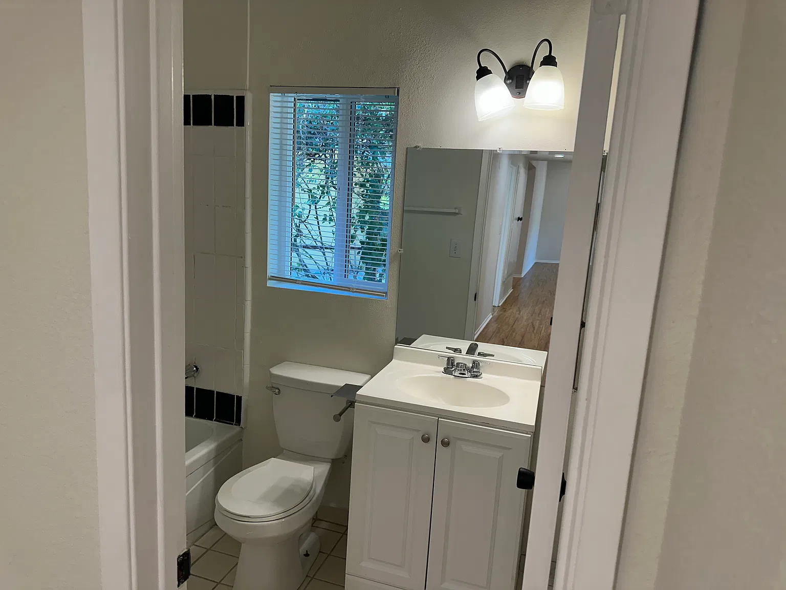 3 bed, 1404 sqft, $4,900 — Photo 2