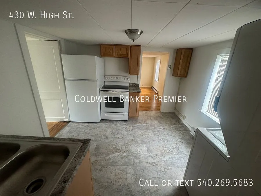Cute and Cozy two Bedroom home with Large Lot — Photo 2