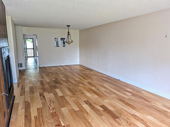 3rd image of 4918 N Sequoia Dr #102