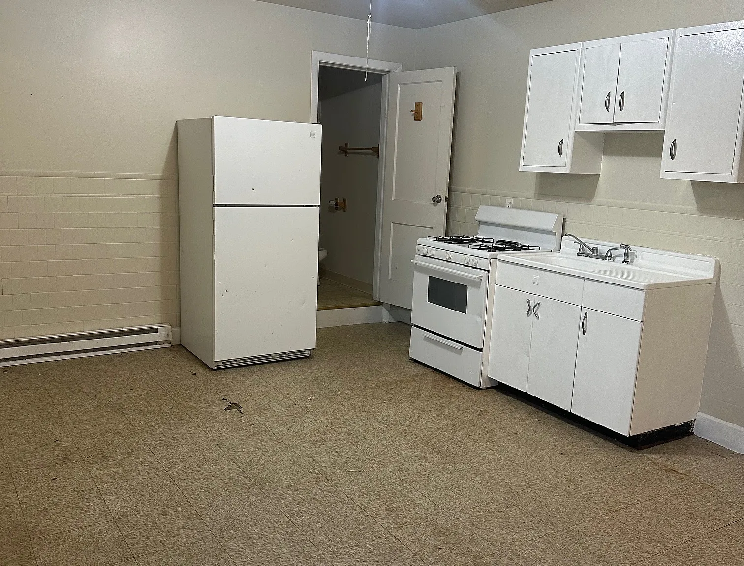 86 Mammoth Road - 86 — Photo 1
