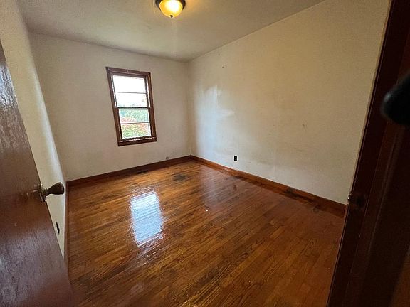 3rd image of 1257 Hill St