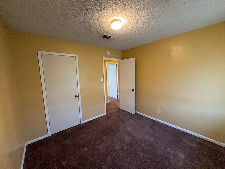 820 Michelle Dr — Photo 15