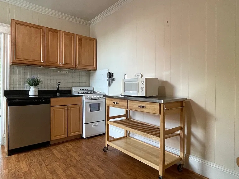 47 Park Vale Ave #10 — Photo 2