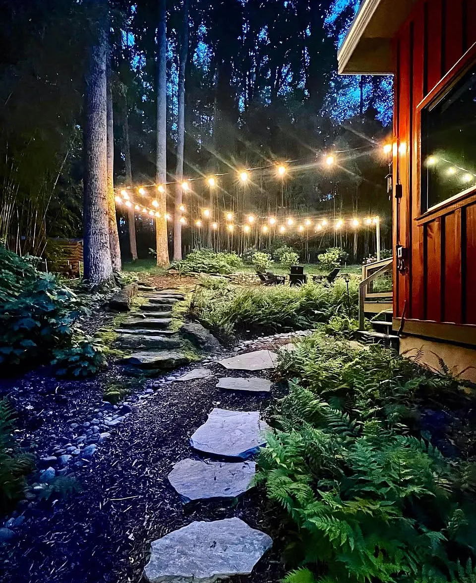 Side walkway to backyard. - 332 Upland Way