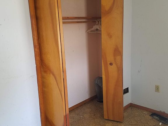 5th image of 114 Forest St