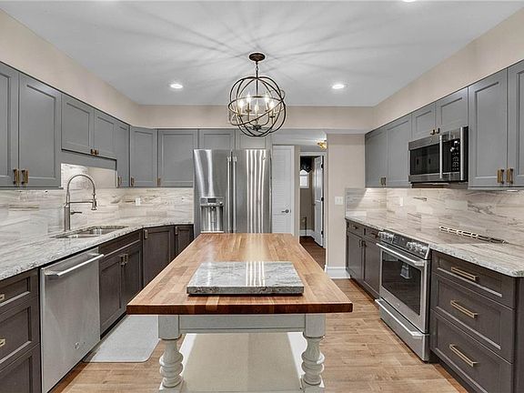 2nd image of 1106 King Arthur Ct