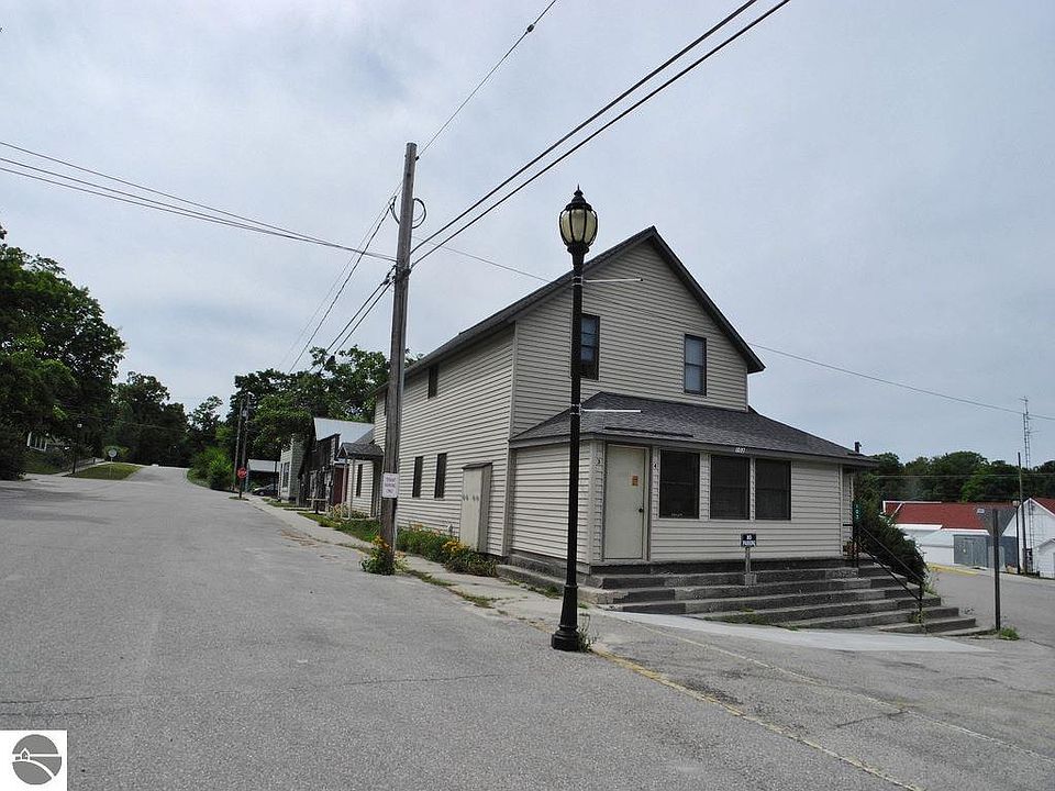 1st image of 103 W Main St