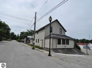 103 W Main St, Lake Leelanau, MI 49653