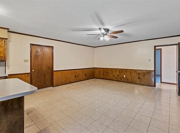 3rd image of 502 Bowie St