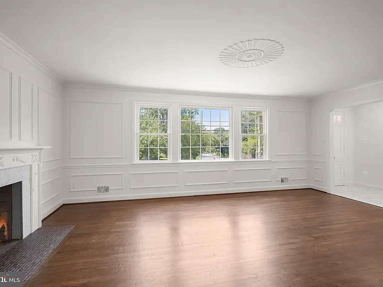 7109 Radnor Rd — Photo 7
