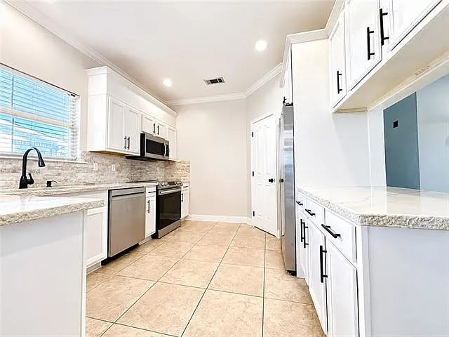2735 Village Ct — Photo 9