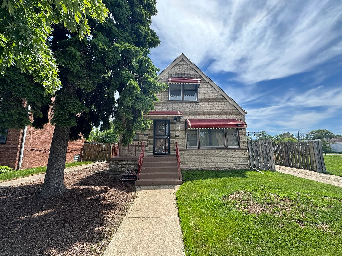 2 bed, 1.0 bath, 1000 sqft, $1,100 — Photo 1