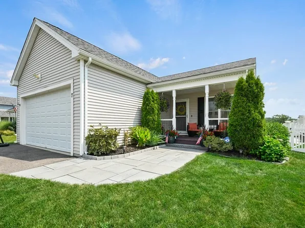7 Candlelight Ln, Bellingham, MA 02019