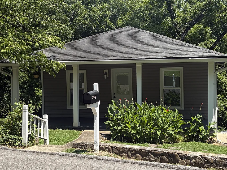2614 Berkley Dr