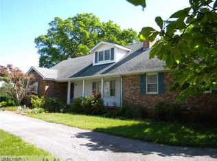 247 Poteat Rd, Mount Airy, NC 27030