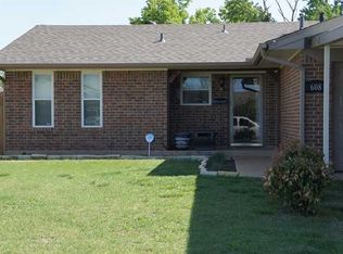 608 SW 8th St, Moore, OK 73160