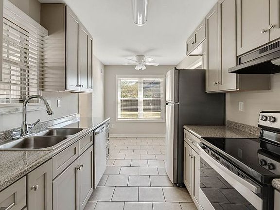 4th image of 2940 Santa Valley St