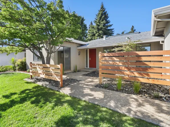 8813 Williamson Dr, Elk Grove, CA 95624