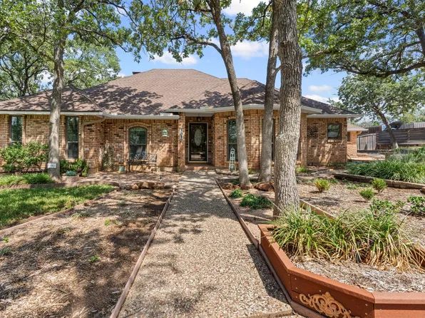 703 Shady Creek Dr, Kennedale, TX 76060
