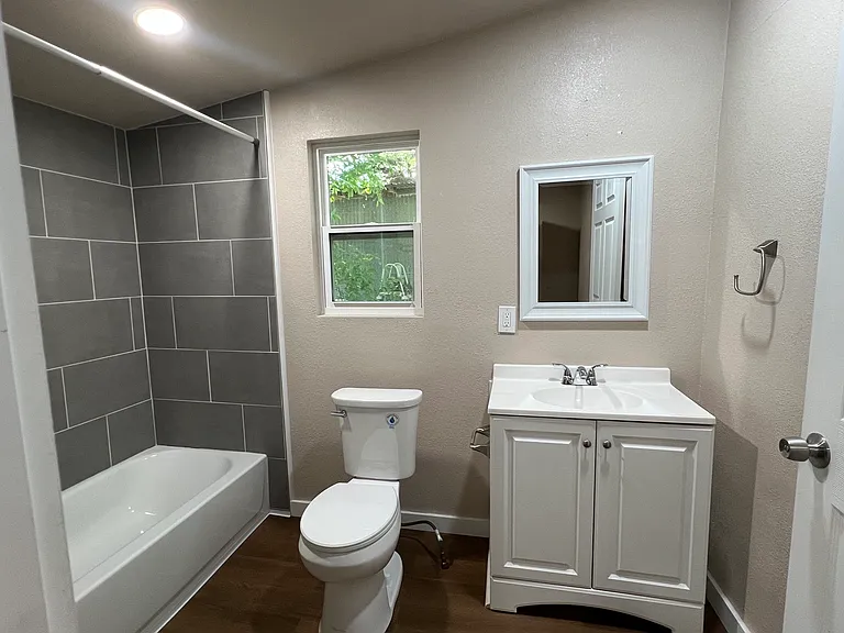 1709 Durham Ave — Photo 15