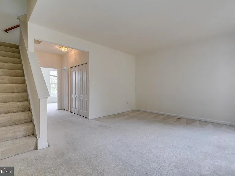 13129 Park Crescent Cir — Photo 23