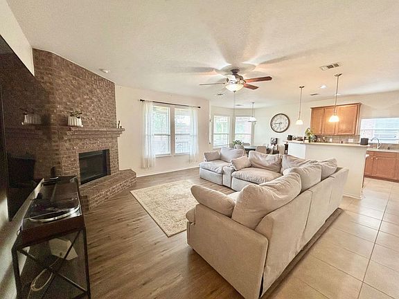 2nd image of 333 Eglington Way