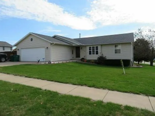 2000 Highland Rd, Ely, IA 52227