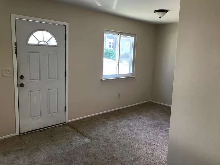415 Pingree Blvd — Photo 3