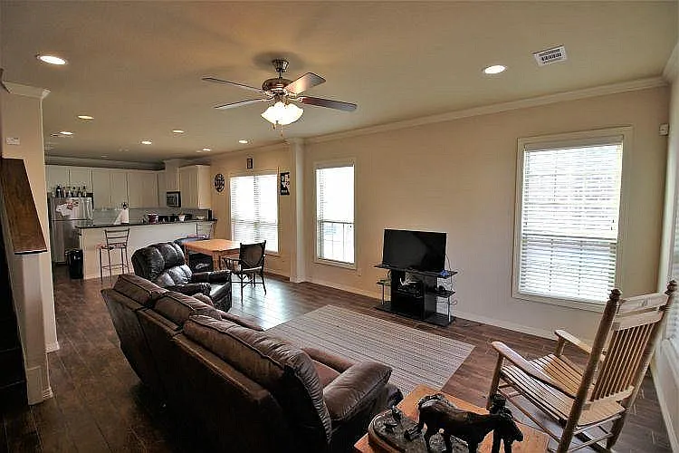 104 Richards Street - 1 — Photo 4